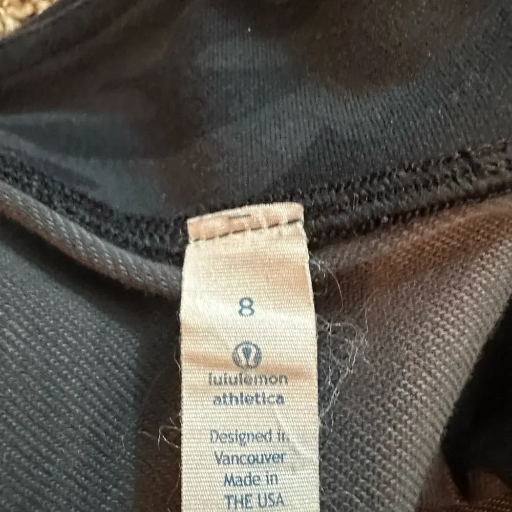 Lululemon Athletica Women’s Size 8 camo skirt (skirt— not skort) EUC